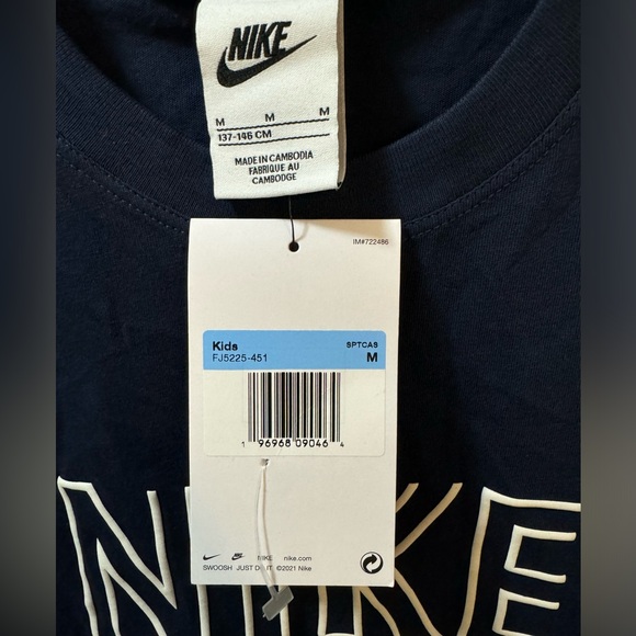 Nike Loose Fit T-Shirt. Size M Kids. New with tags. - Picture 2 of 3